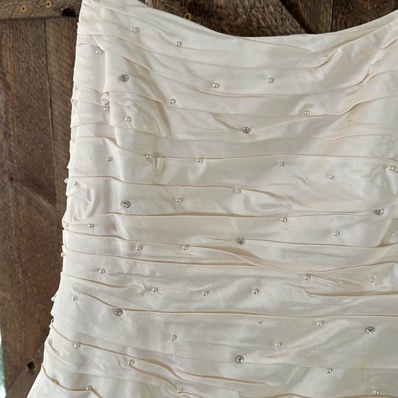 Paloma Blanca Dupioni silk wedding gown - Picture 8 of 17